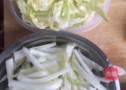 大白菜炖土豆的做法图解1