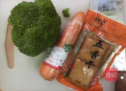西兰花炒香干的做法图解1