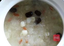 银耳莲子羹的做法图解2
