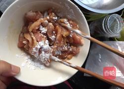 尖椒炒肉片的做法图解1