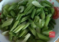 芹菜胡萝卜炒粉条的做法图解2