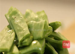 扁豆焖肉的做法图解1