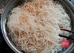 生菜炒米粉的做法图解4