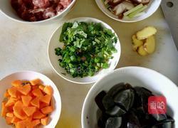 砂锅煲皮蛋瘦肉粥的做法图解3