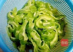 辣椒炒苦瓜的做法图解3