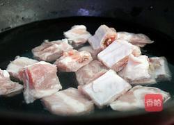 莲藕炖排骨的做法图解1