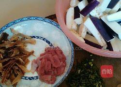鱿鱼瘦肉闷茄子的做法图解1
