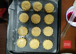 广式奶油椰汁蛋黄馅月饼的做法图解10