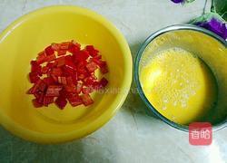红椒鸡蛋炒玉米的做法图解3