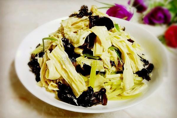 腐竹的家常做法腐竹炒木耳 NjAwX2MyXzQwMA