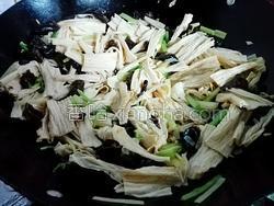 芹菜炒腐竹木耳 MjUwX2MxXzA