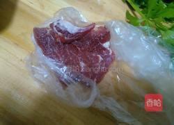 芹菜肉馅饺子。的做法图解2