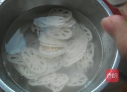 凉拌藕片的做法图解2