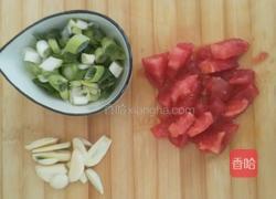 杂蔬爆炒猫耳朵的做法图解1