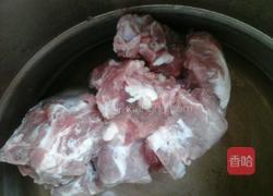 排骨汤的做法图解1