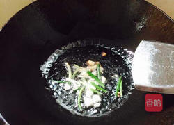 香菇绿豆芽炒肉丝的做法图解3