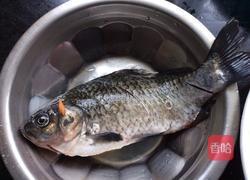 金汤鲫鱼的做法图解1