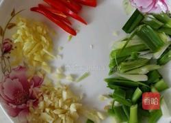 豆芽炒粉条的做法图解2