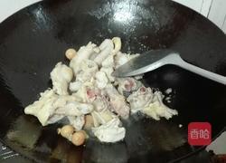 双椒蘑菇焖鸡块的做法图解5