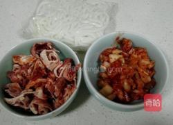 肥牛泡菜炒乌冬的做法图解1