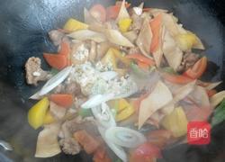 三椒杏鲍菇炒肉的做法图解6