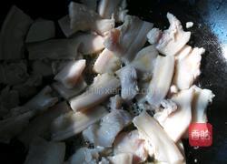 五花肉炖包菜的做法图解1