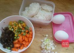 向日葵蛋炒饭的做法图解1