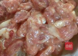 怪味爆炒瘦肉的做法图解2