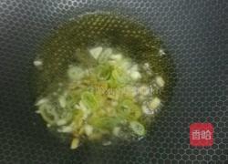 土豆条炒鸡肉肠的做法图解3