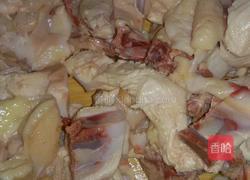 萝卜土豆炖鸡架的做法图解1