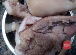 豉油卤猪头皮的做法图解2