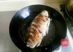砂锅鲫鱼汤的做法图解1