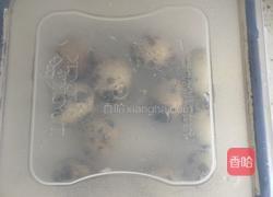 生活小窍门:巧扒鹌鹑蛋的做法图解3