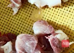 油豆腐土豆炒肉块的做法图解1