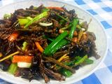 手撕牛肉炒木耳