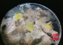 龙骨萝卜香菇汤的做法图解3