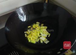 莴笋炒玉米腿的做法图解4