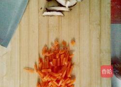 香菇鸡蛋胡萝卜炒饭的做法图解1