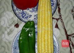 青红椒炒玉米的做法图解1