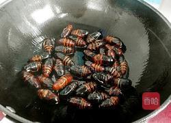 爆炒茧蛹的做法图解3