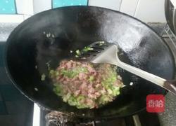 榨菜丝炒米饭的做法图解2