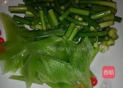 莴笋蒜苔炒鸡蛋的做法图解2