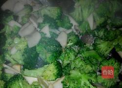杏鲍菇炒西兰花的做法图解5