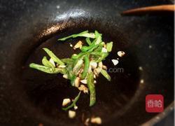 辣白菜炒肉片的做法图解1