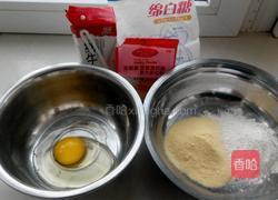 牛奶鸡蛋玉米饼的做法图解1
