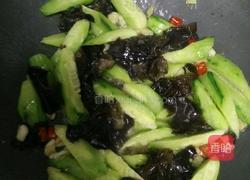 辣炒木耳黄瓜的做法图解4