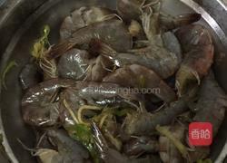 蒜蓉粉丝蒸虾的做法图解1