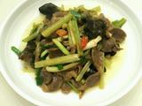 芹菜木耳炒鸡胗