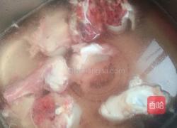 童子骨炖胡罗卜的做法图解1