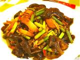 蒜苔木耳炒咸肉